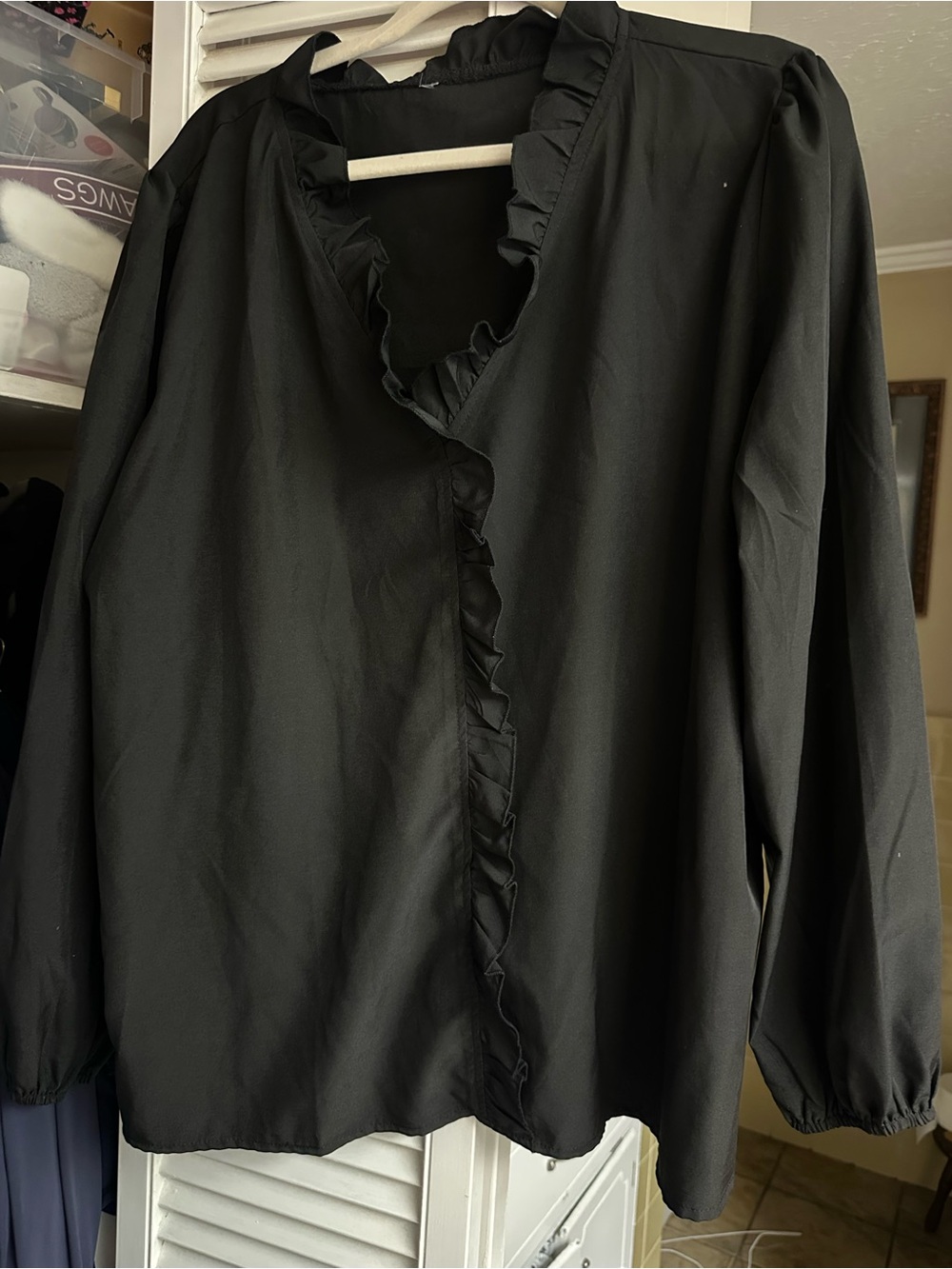 Source Unknown Black Ruffle-Trim Long Sleeve Blouse